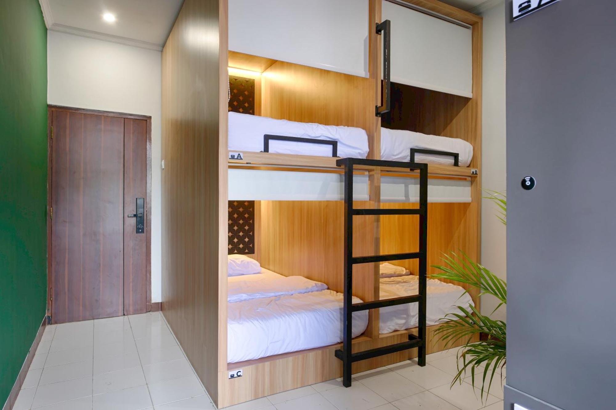 Hubs Hostel Yogyakarta Esterno foto