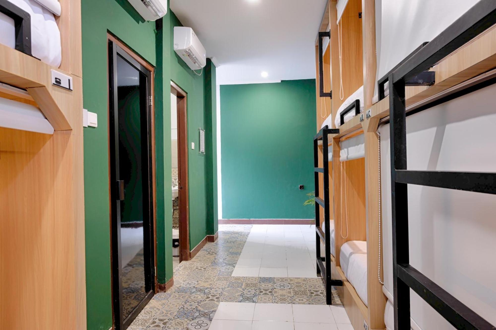 Hubs Hostel Yogyakarta Esterno foto